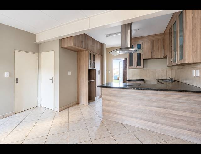 3 BEDROOM TOWNHOUSE FOR SALE IN ALBERTSDAL